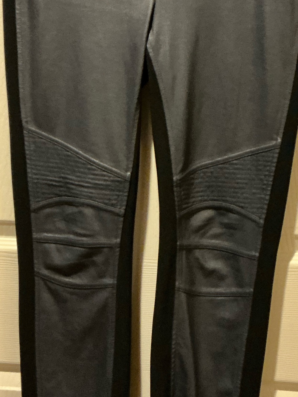 BCBGMaxAzria Black/Navy Combo Kalin Motorcycle Faux-Leather Skinny Legging Med - Picture 7 of 12